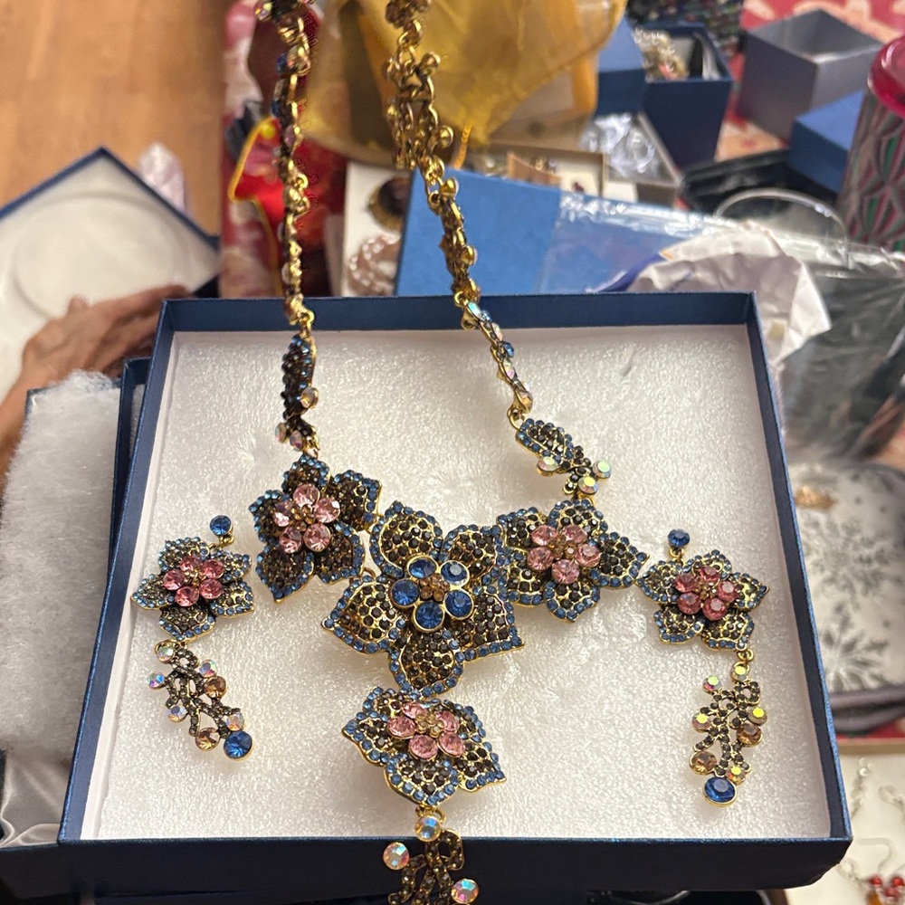 Elegant Gold and Blue Floral Necklace & earrings a